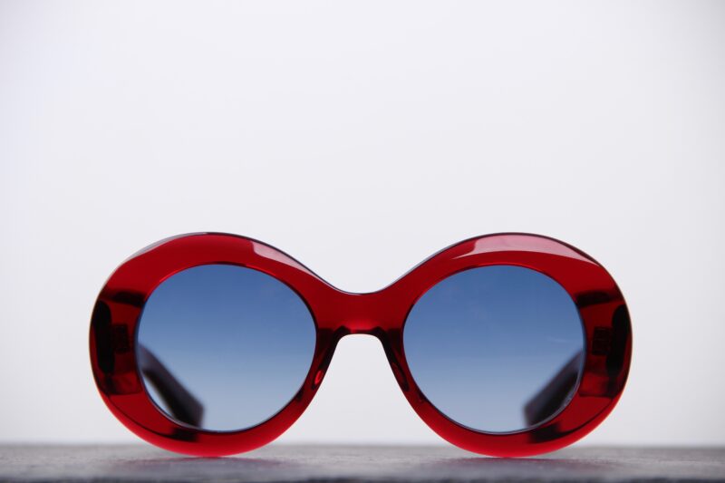 Lunettes de soleil en acétate translucide rouges